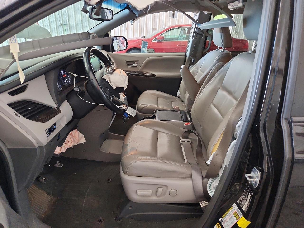 2015 Toyota Sienna Xle 8-Passenger - Image 7