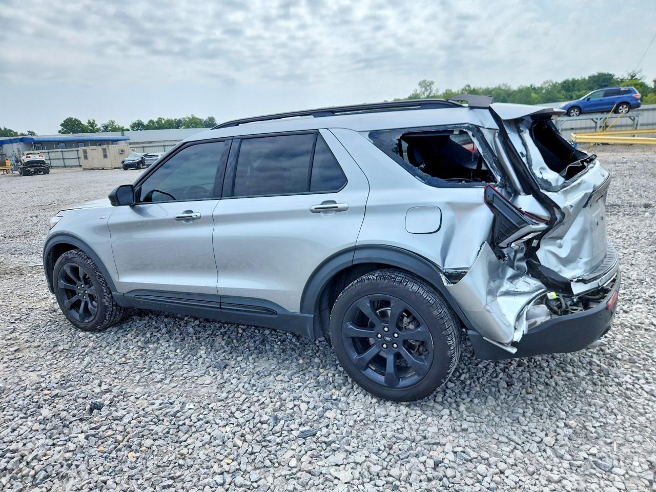 2023 Ford Explorer St-Line - Image 2