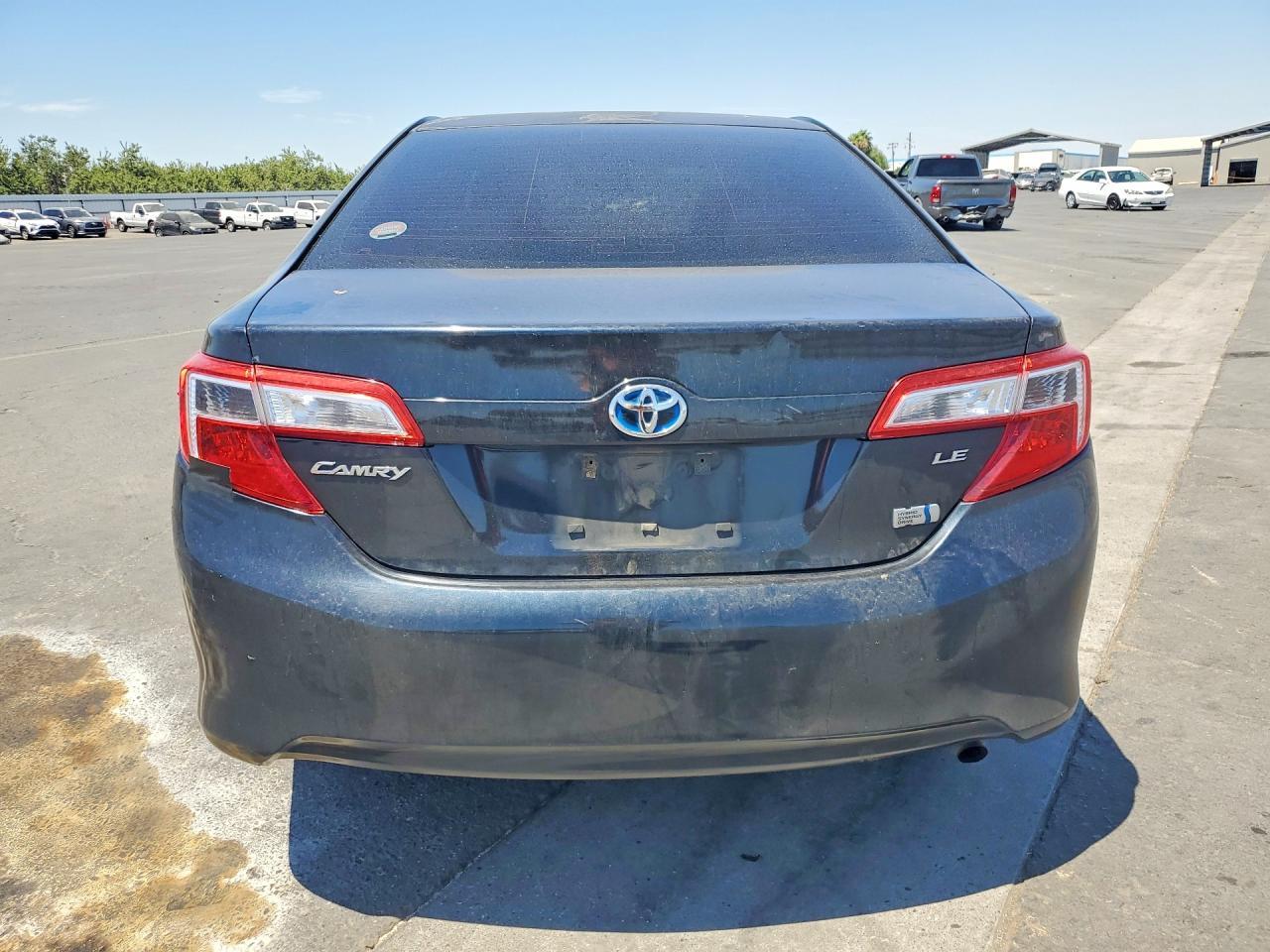 2014 Toyota Camry Hybrid Le - Image 6
