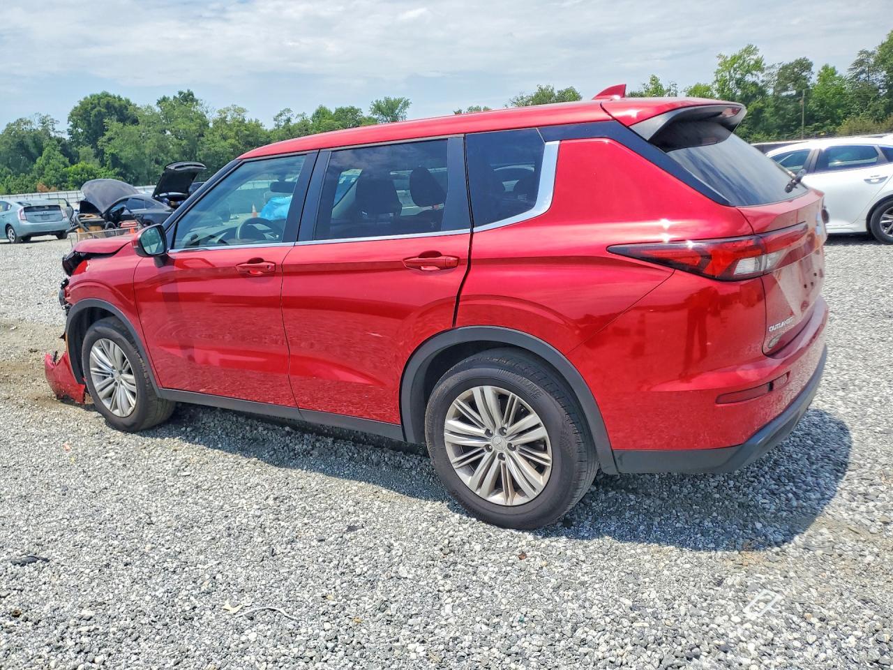 2024 Mitsubishi Outlander Es - Image 2