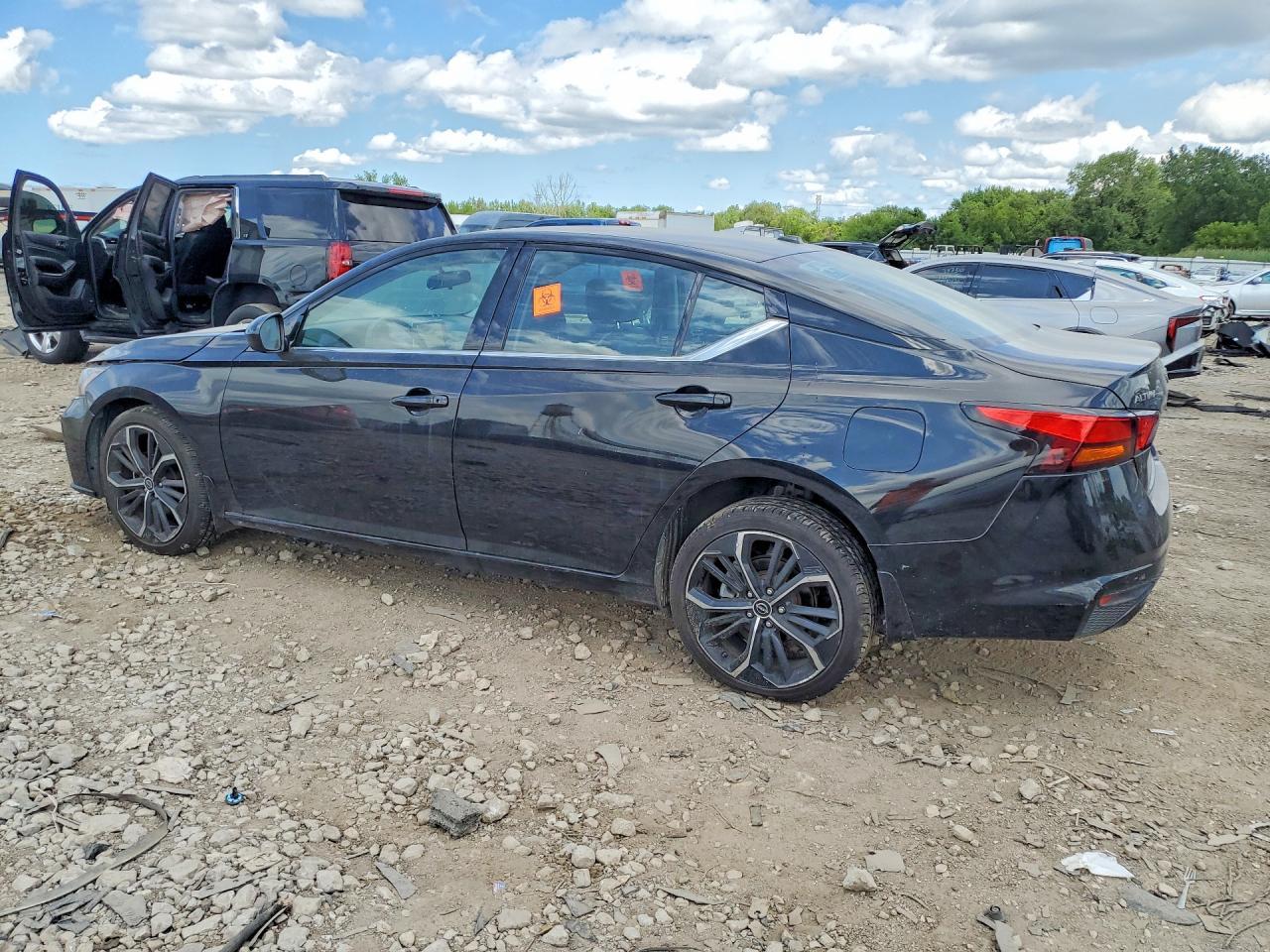 2023 Nissan Altima Sr - Image 2