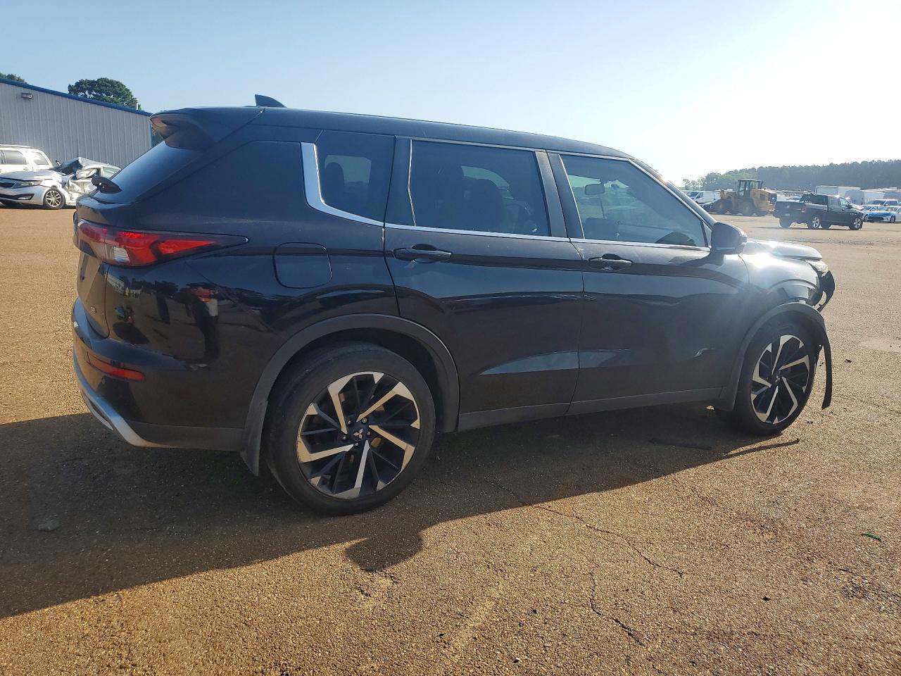 2022 Mitsubishi Outlander Se - Фото 3