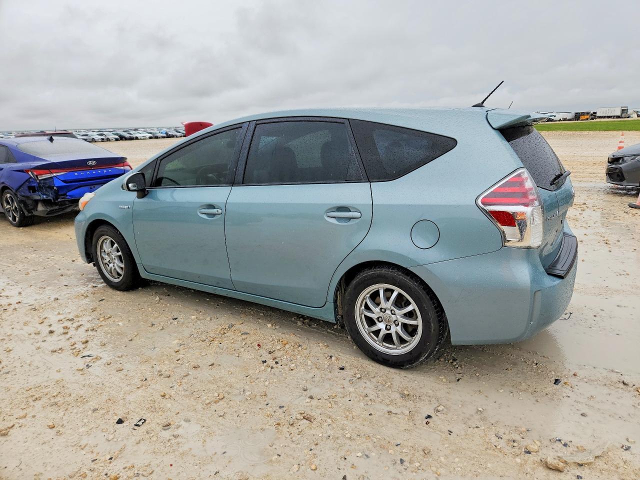2015 Toyota Prius V Two - Фото 2