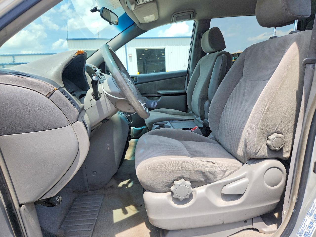 2004 Toyota Sienna Le 8 Passenger - Image 7