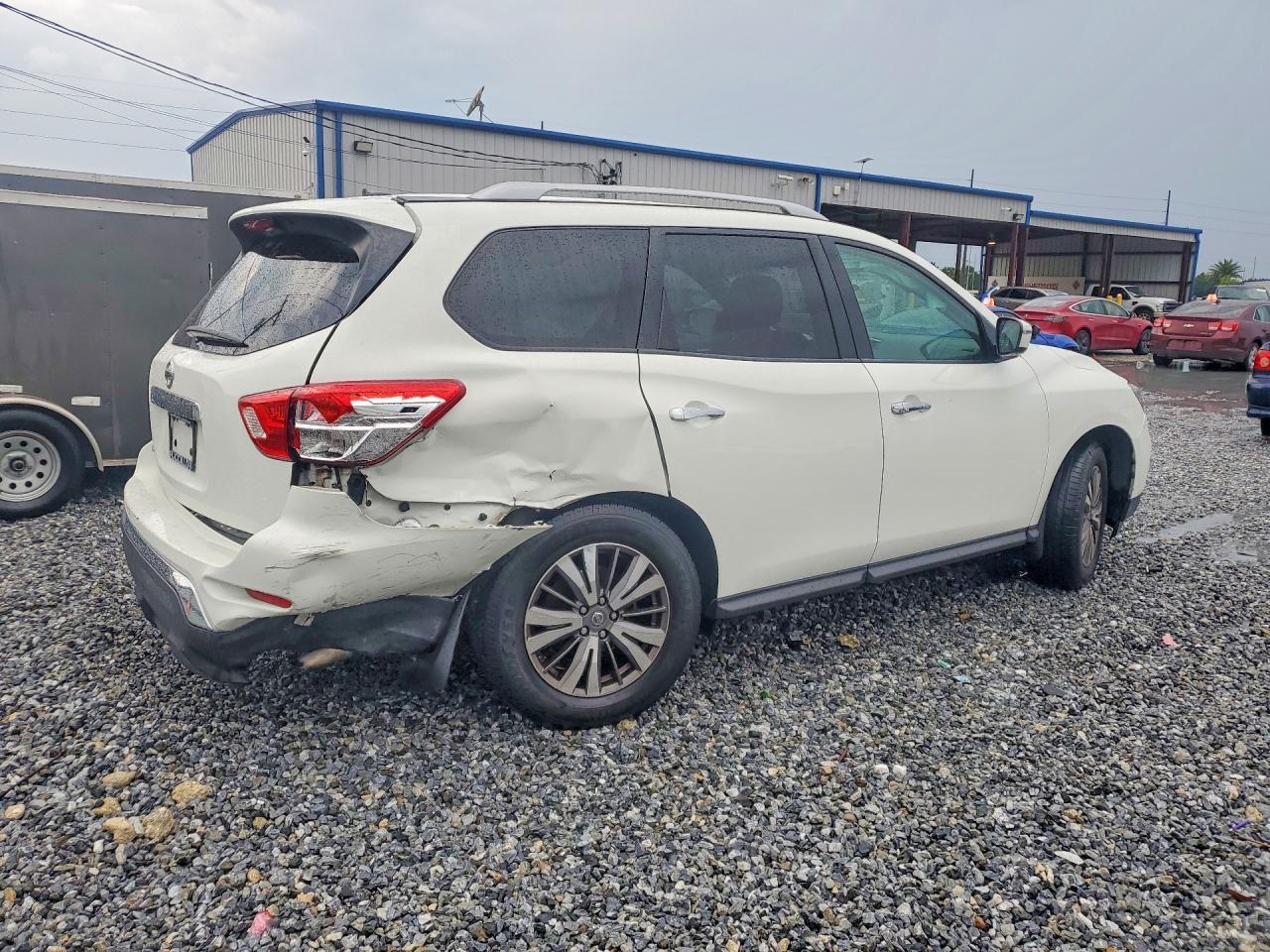 2017 Nissan Pathfinder S - Фото 3