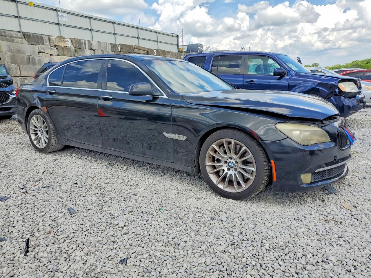 2010 BMW 750 Li - Image 4