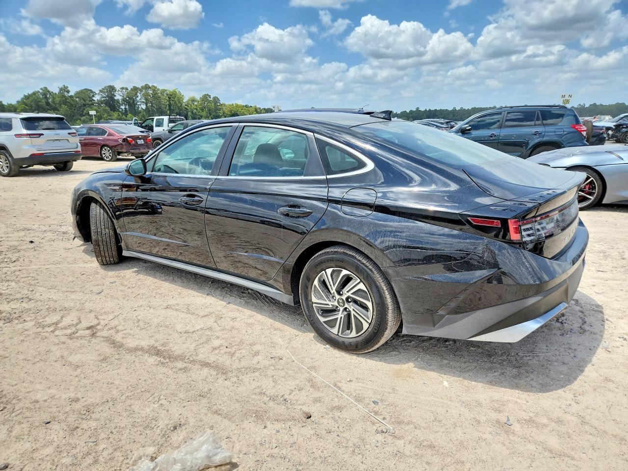 2026 Hyundai Sonata Hybrid Blue - Image 2