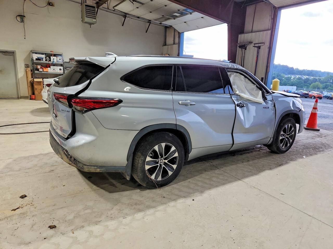 2021 Toyota Highlander Hybrid Xle - Фото 3