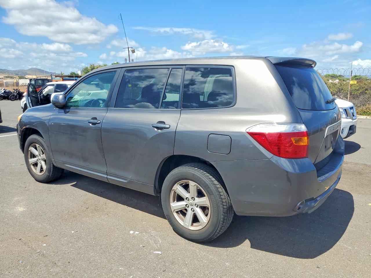2010 Toyota Highlander Base - Фото 2