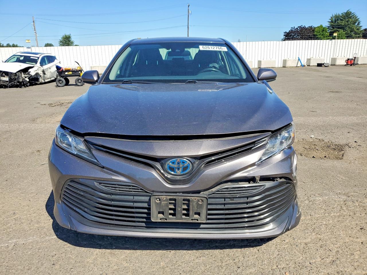 2020 Toyota Camry Le - Фото 5