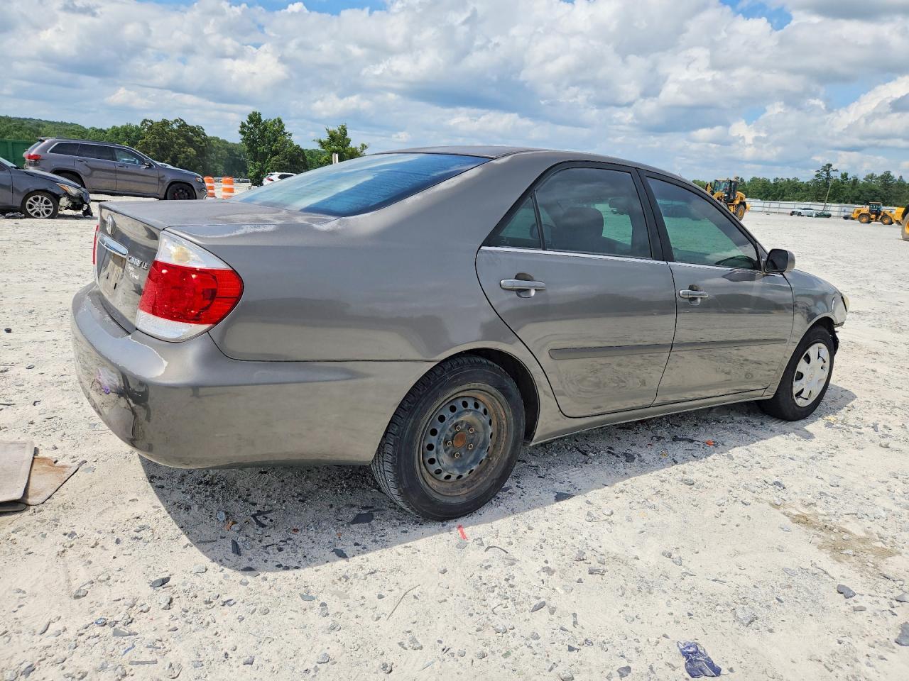 2005 Toyota Camry Le - Фото 3