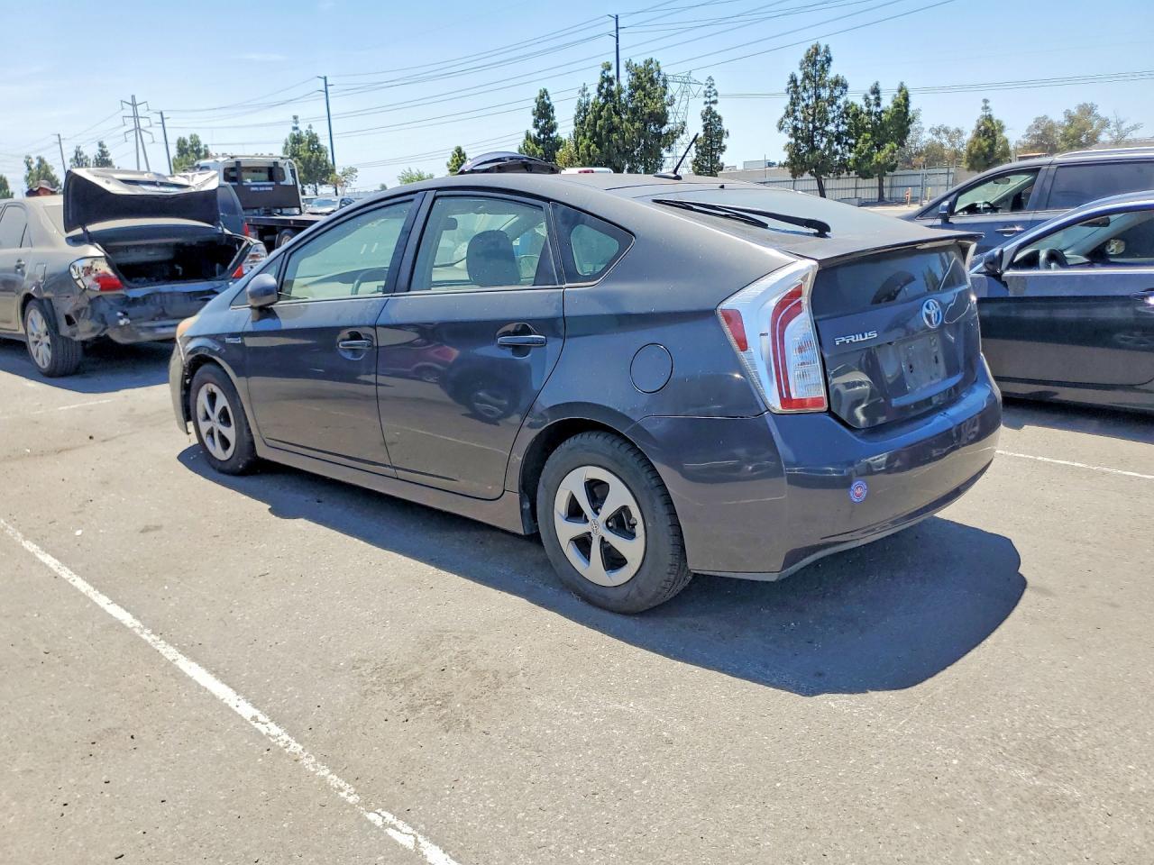 2015 Toyota Prius Three - Фото 2