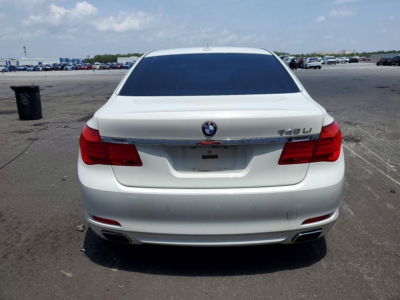 2012 BMW 740 Li - Фото 6