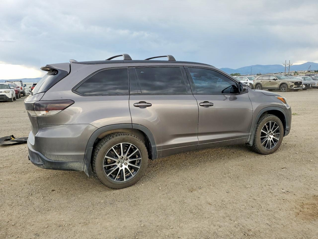2018 Toyota Highlander Se - Фото 3