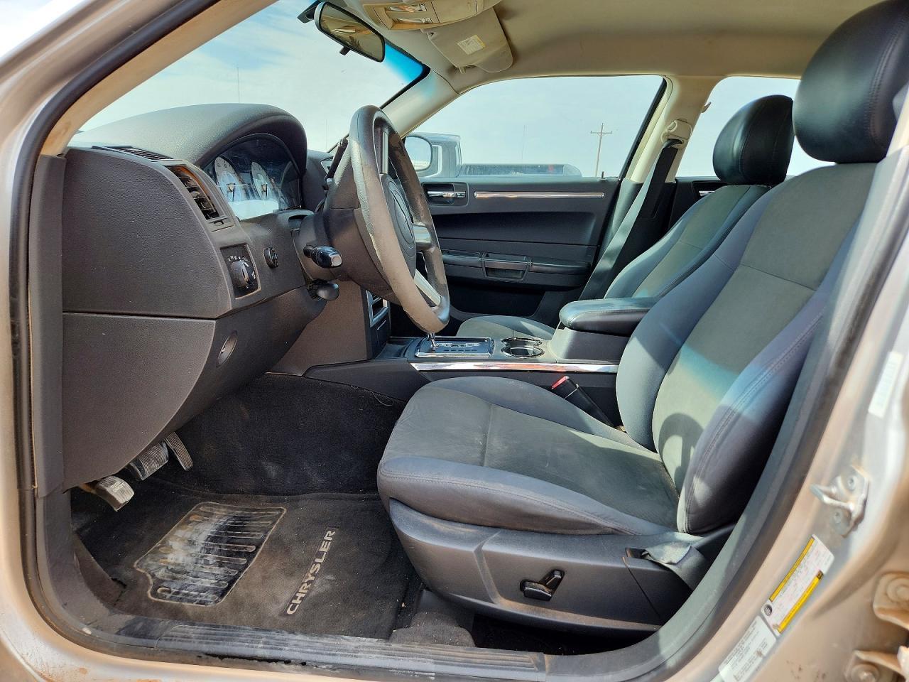 2010 Chrysler 300 Touring - Image 7