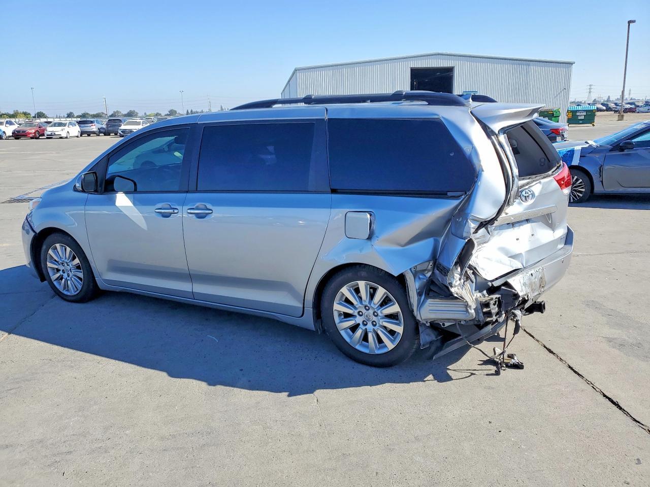 2014 Toyota Sienna Limited 7-Passenger - Image 2