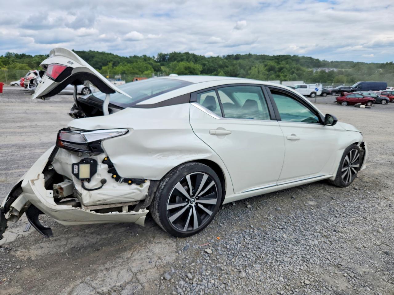 2019 Nissan Altima Sr - Фото 3