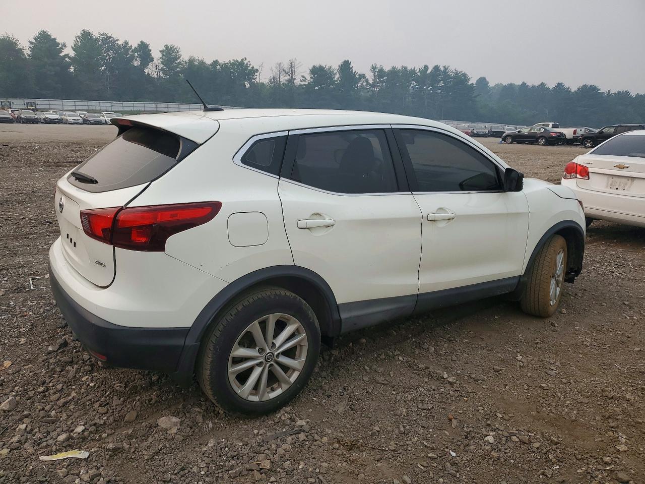 2019 Nissan Rogue Sport S - Image 3