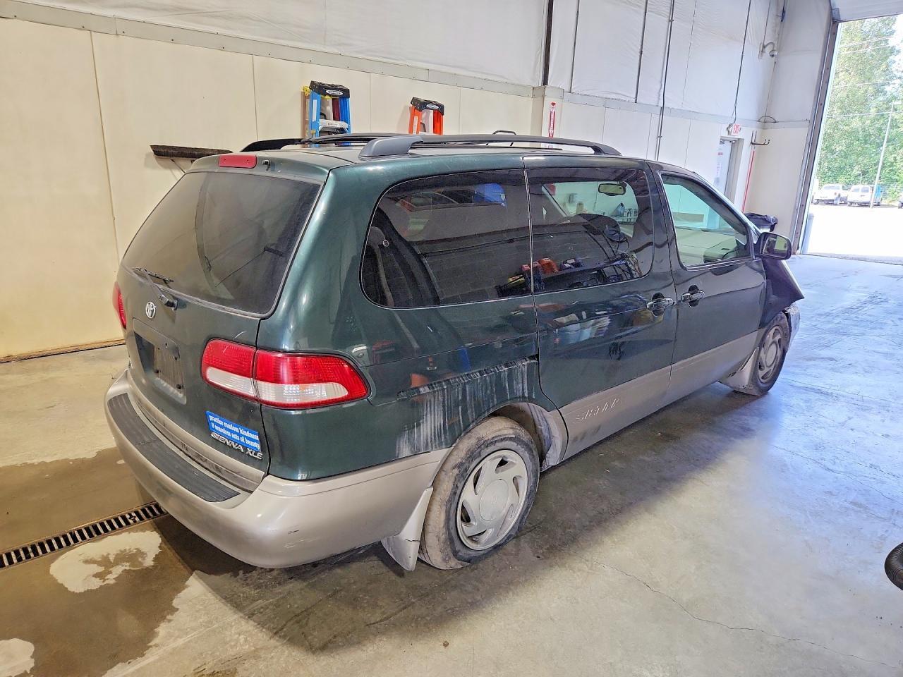 2001 Toyota Sienna Le - Фото 3