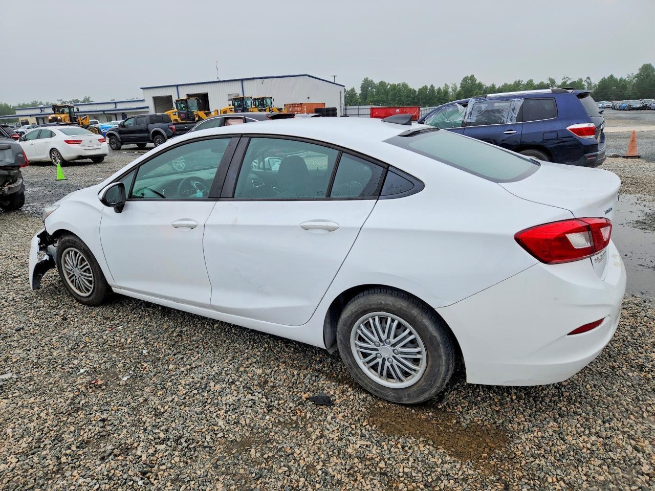 2019 Chevrolet Cruze - Image 2