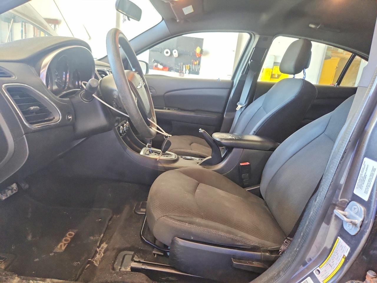 2014 Chrysler 200 Lx - Image 7