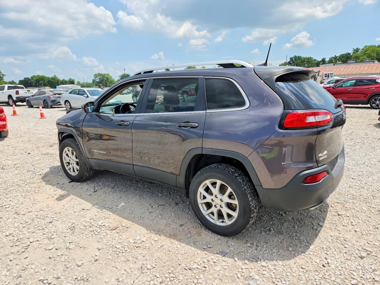 2016 Jeep Cherokee Latitude - Фото 2