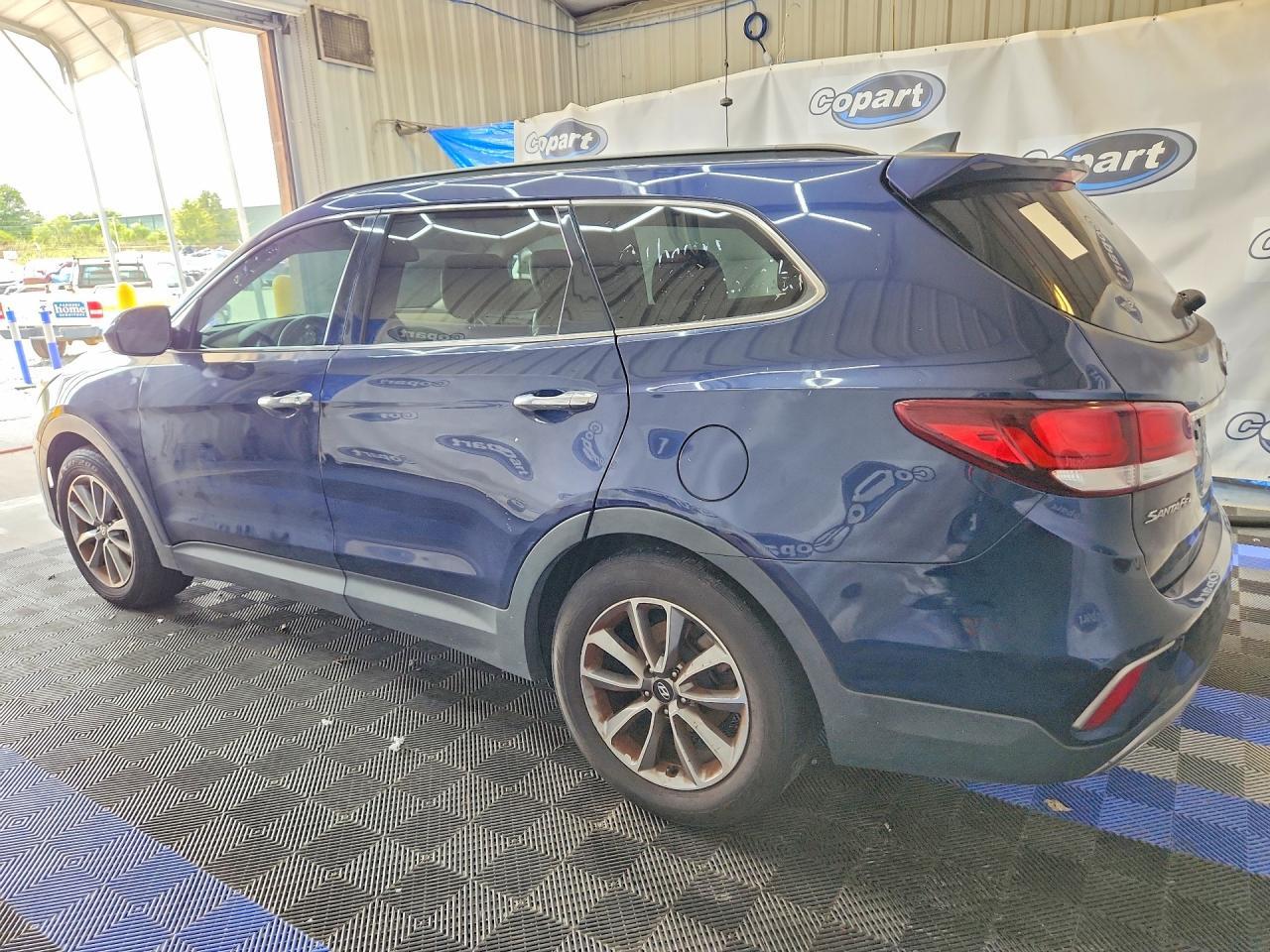 2017 Hyundai Santa Fe Se - Фото 2