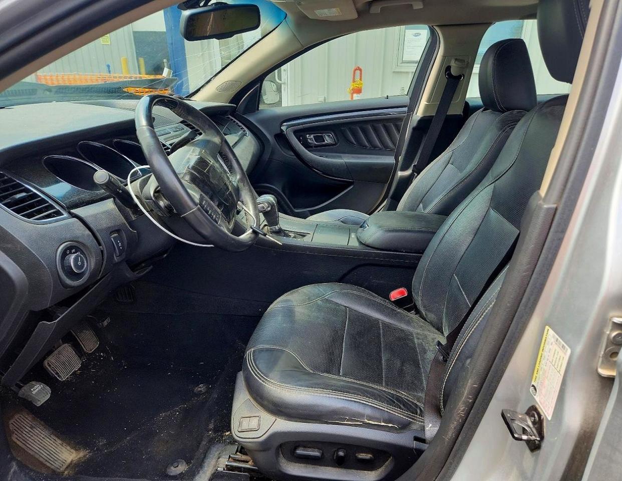 2010 Ford Taurus Limited - Image 7