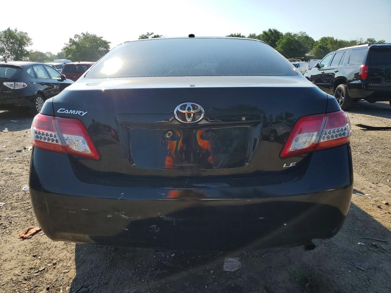 2011 Toyota Camry Le - Image 6