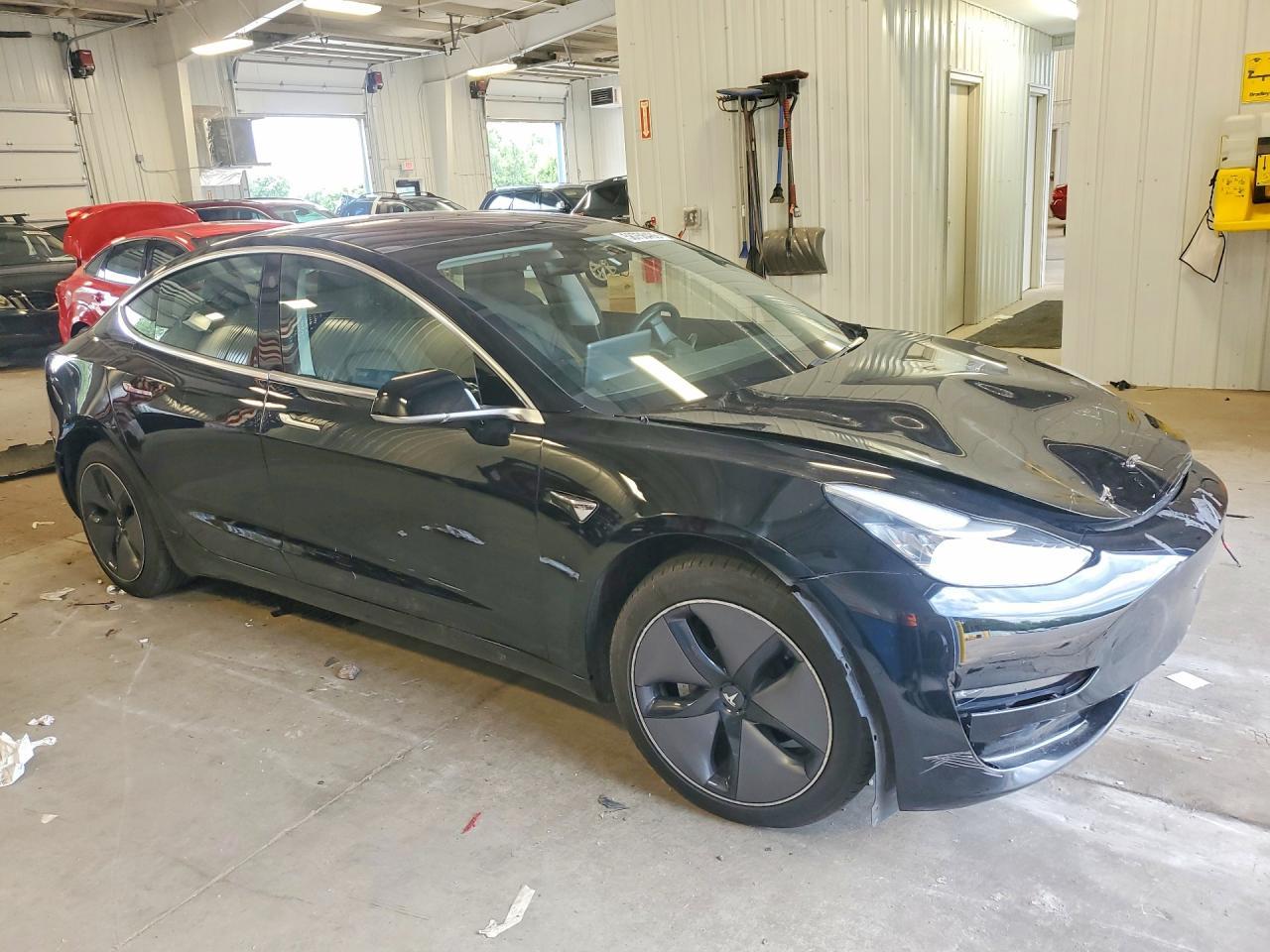 2018 Tesla Model 3 - Фото 4