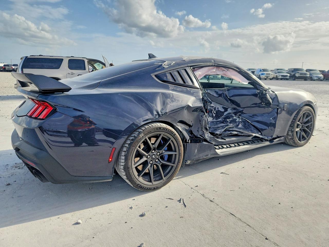 2024 Ford Mustang Dark Horse - Фото 3