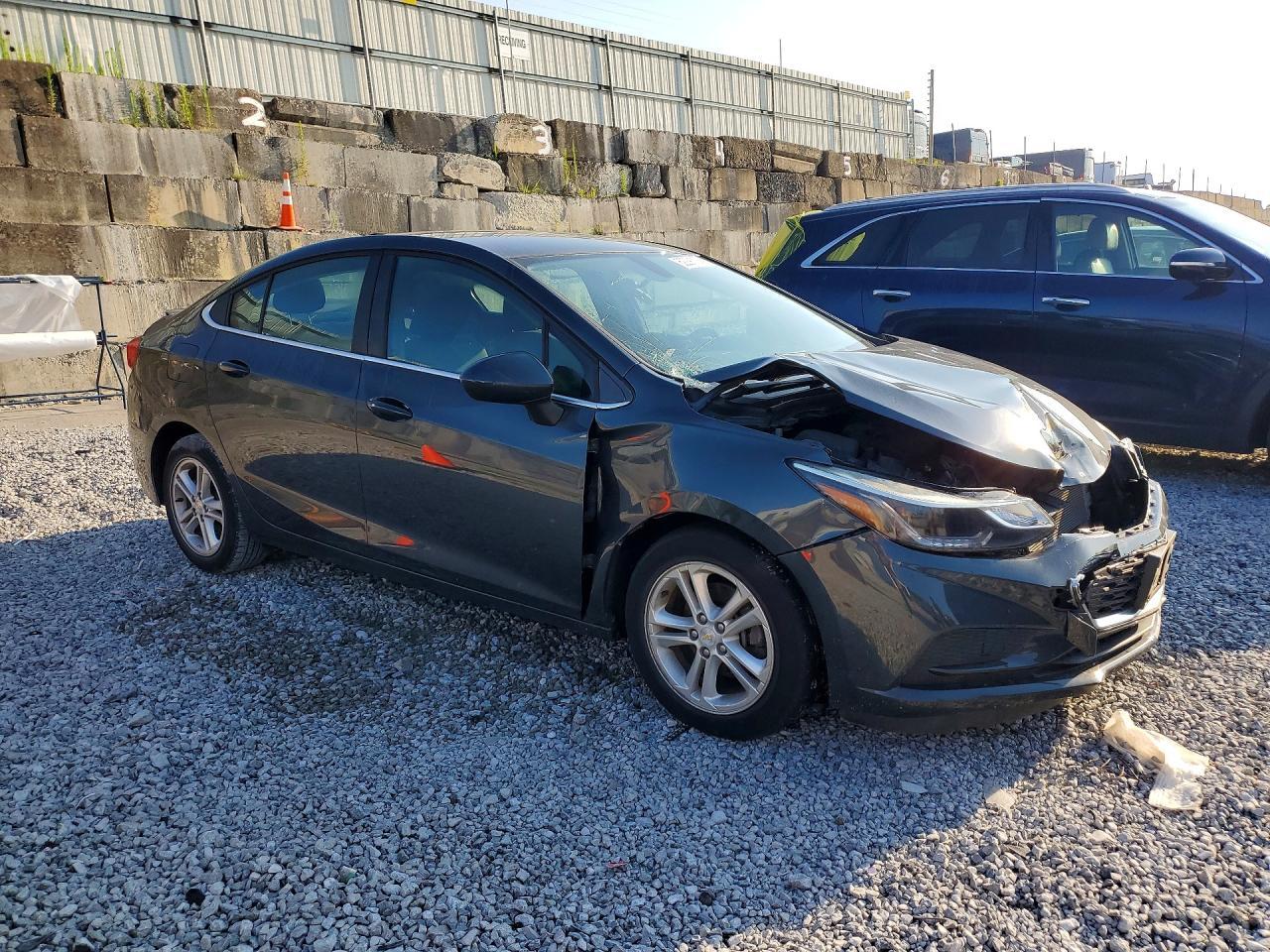 2018 Chevrolet Cruze Lt - Image 4