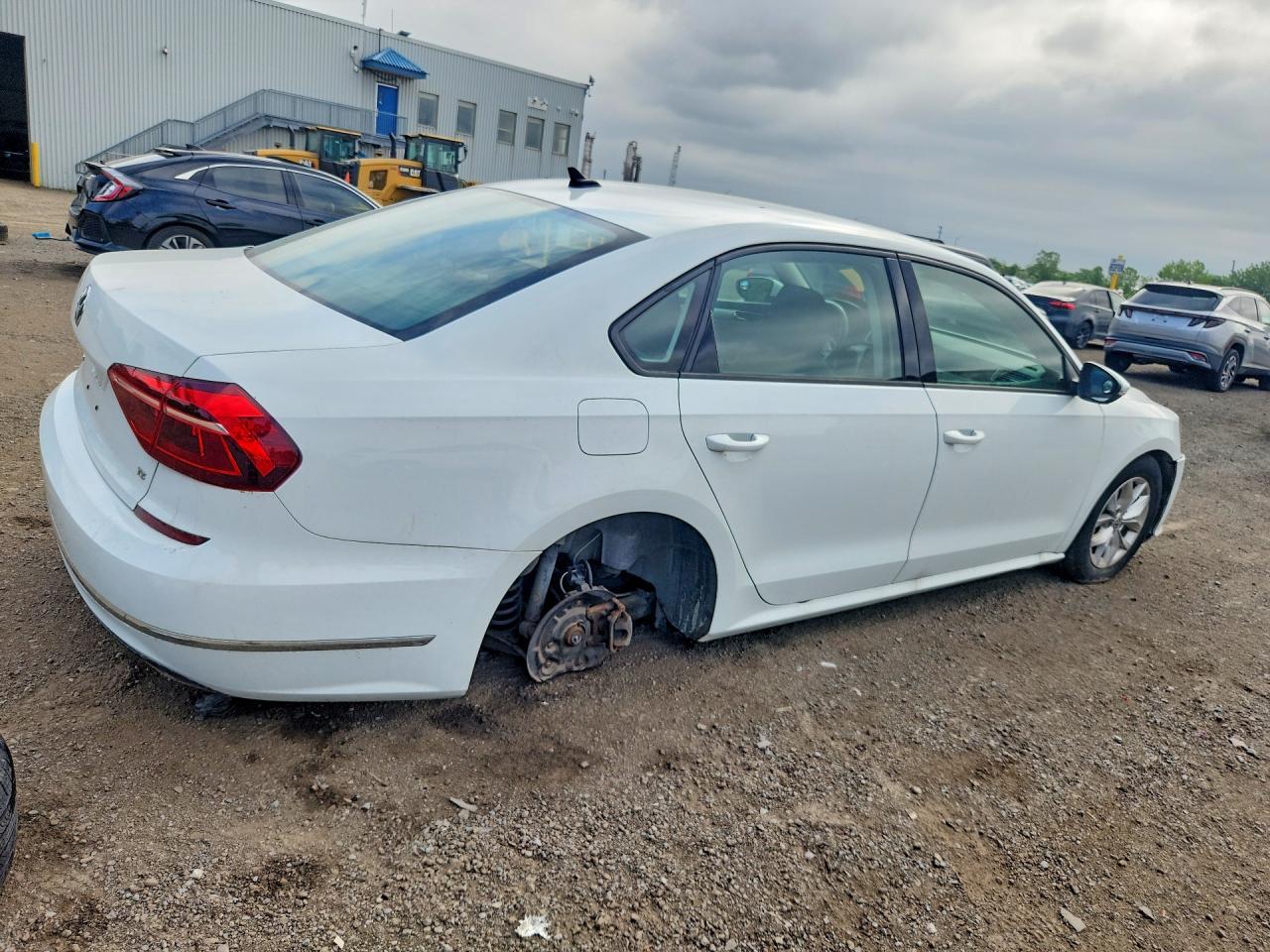 2018 Volkswagen Passat S - Фото 3