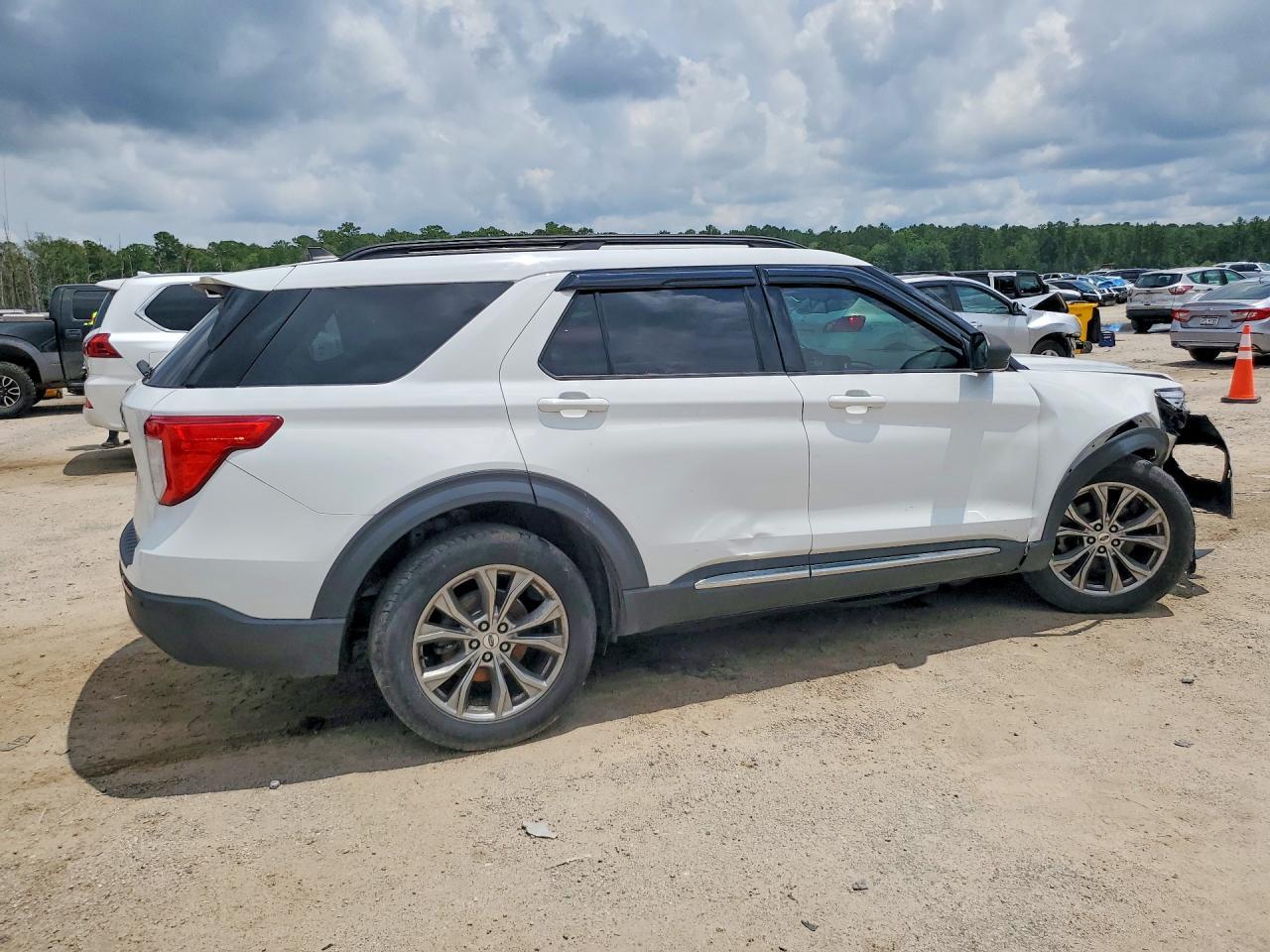 2022 Ford Explorer Xlt - Фото 3