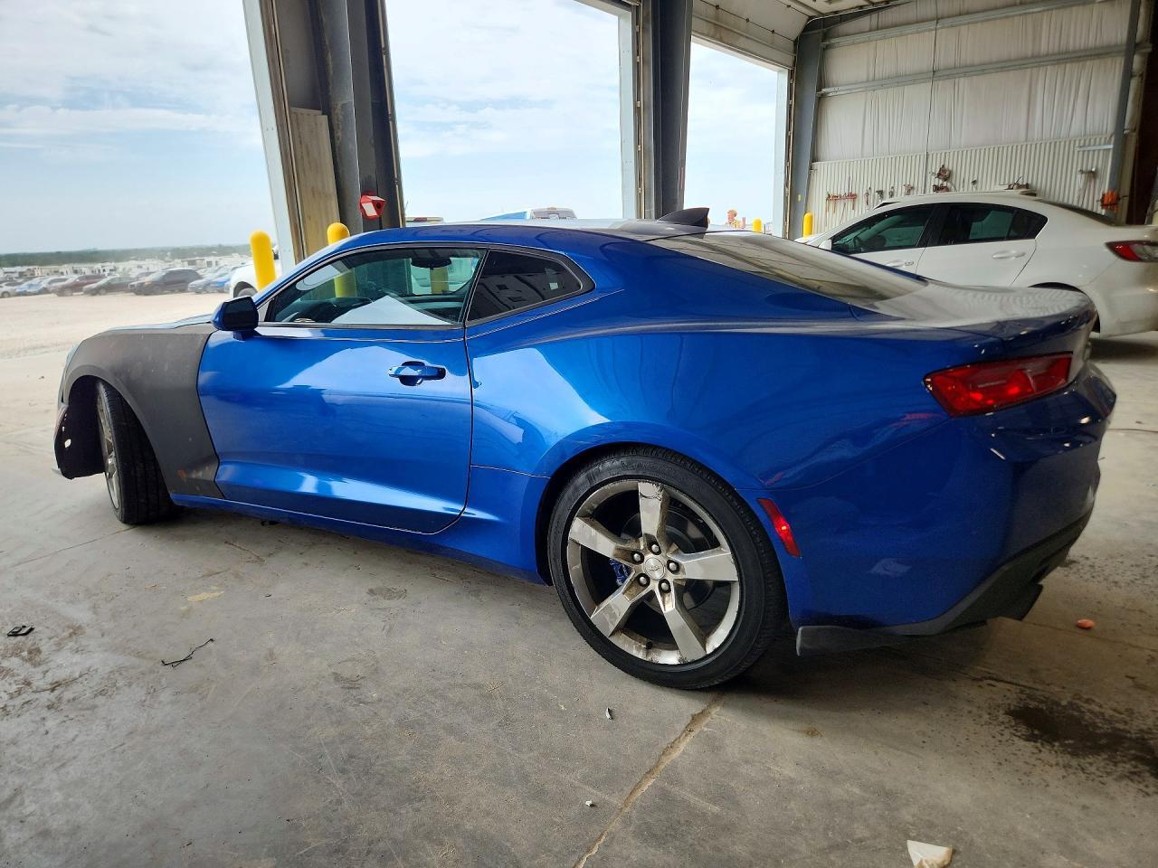 2018 Chevrolet Camaro Lt - Image 2
