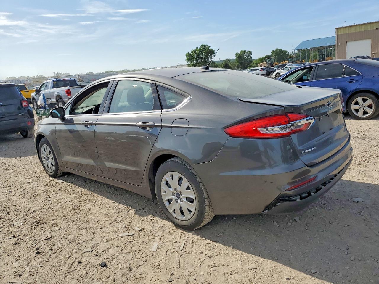 2019 Ford Fusion S - Фото 2