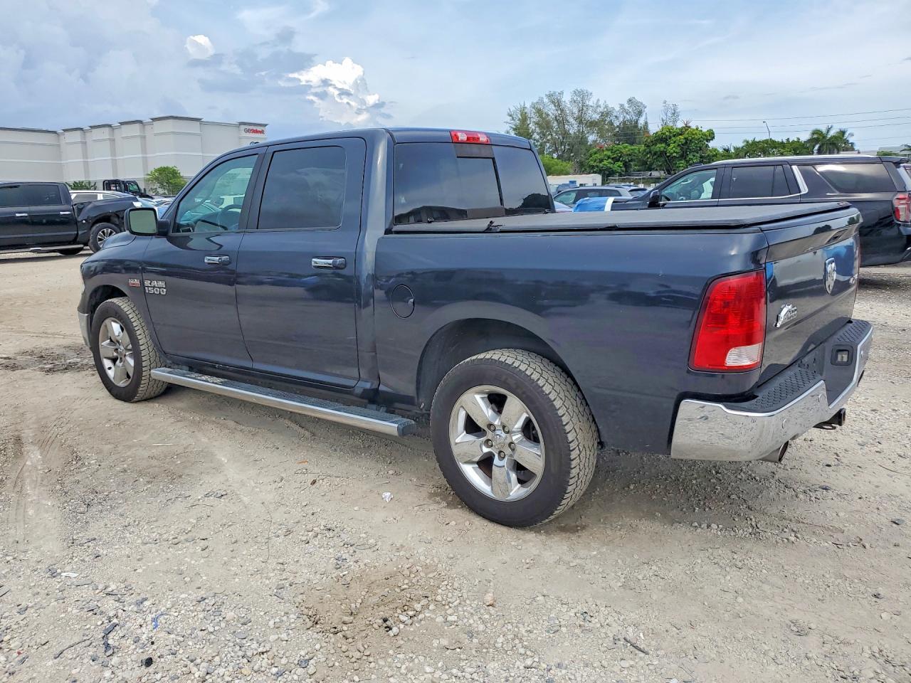 2016 Ram 1500 Slt - Image 2