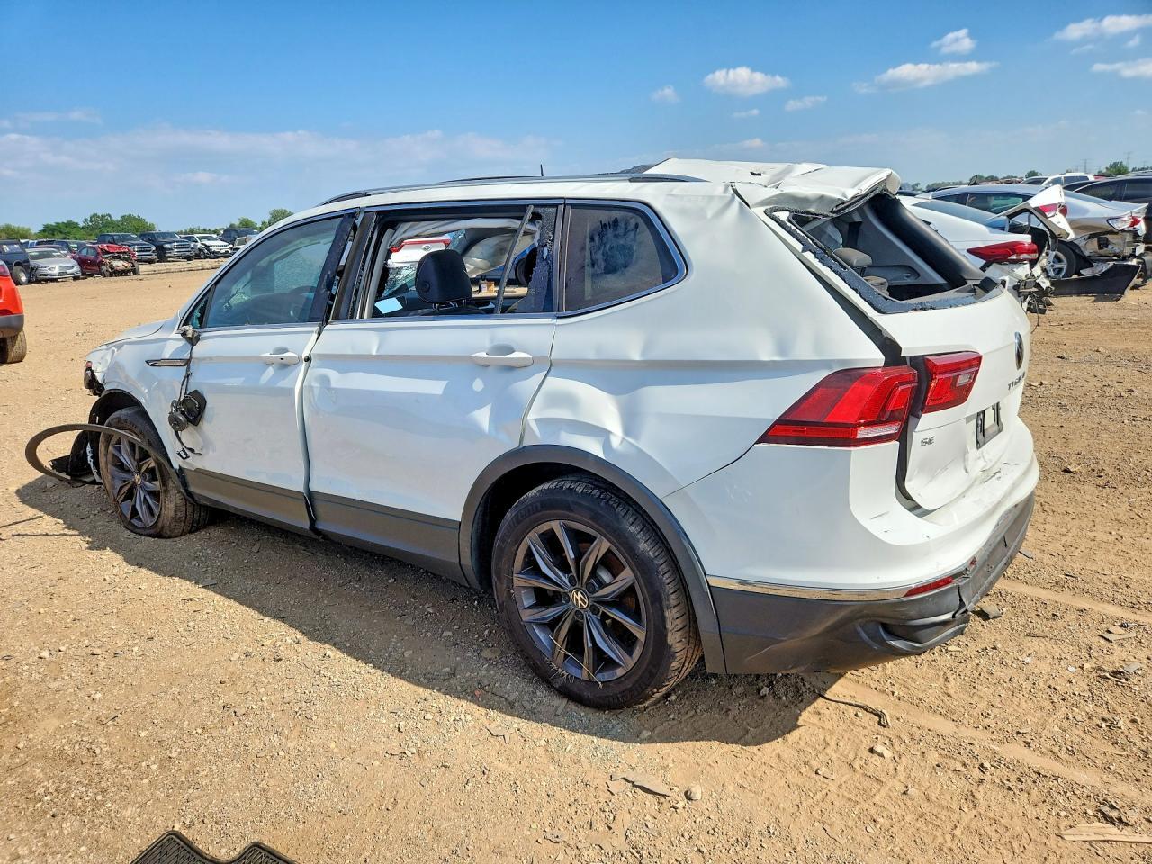 2022 Volkswagen Tiguan Se - Фото 2