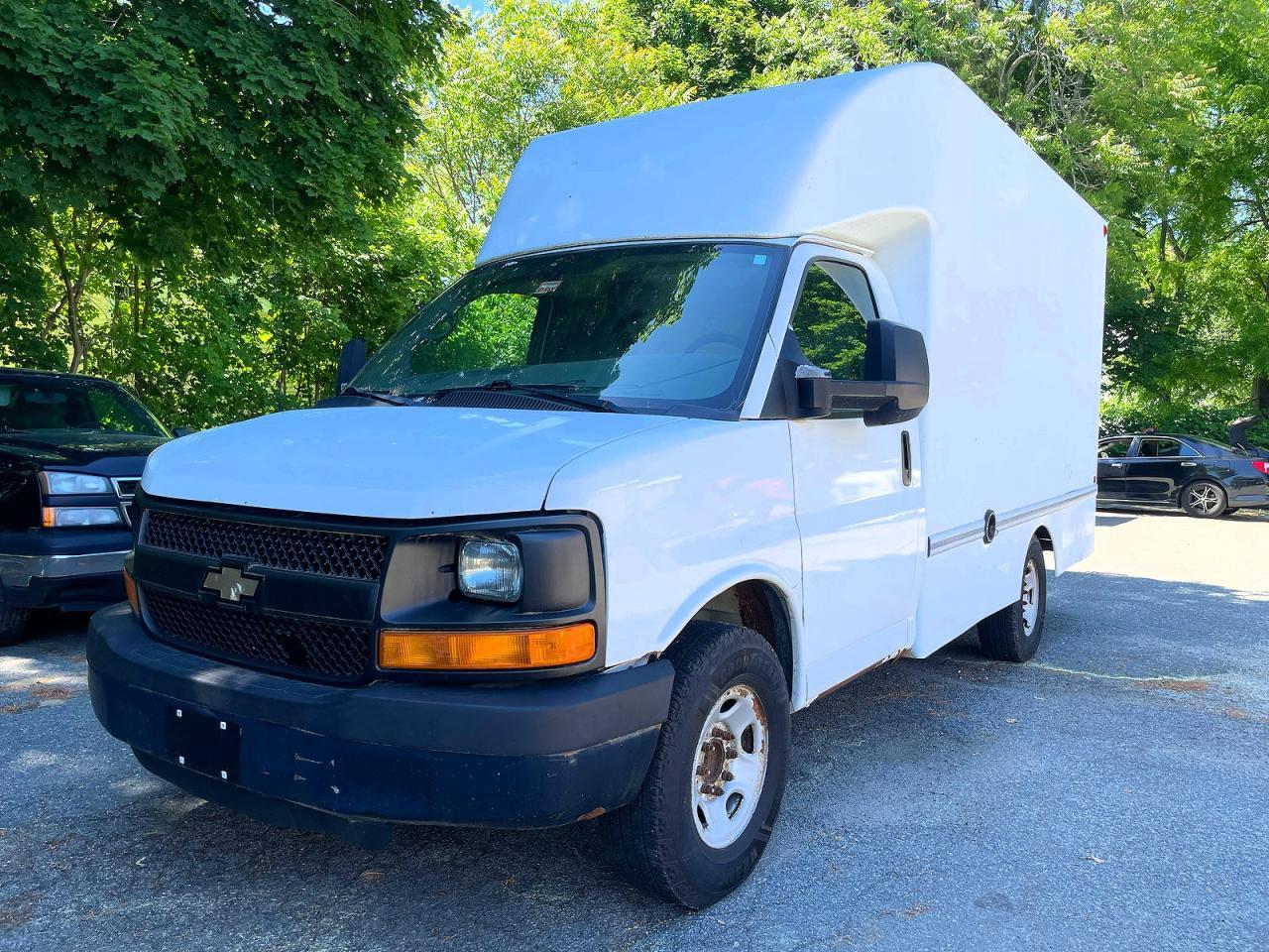 2014 Chevrolet Express - Image 2