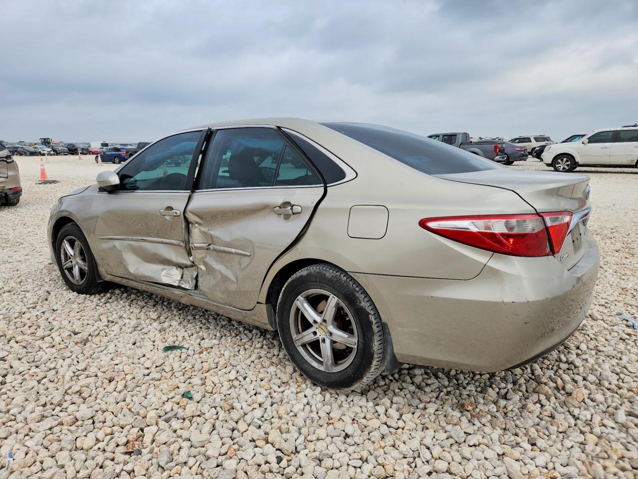 2015 Toyota Camry Le - Image 2