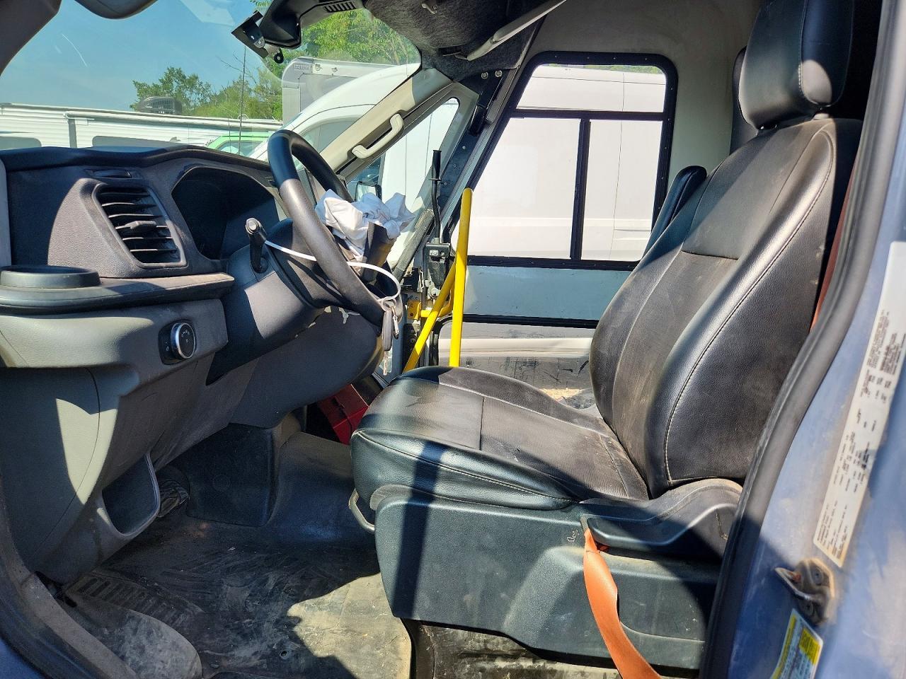2021 Ford Transit Delivery Truck - Фото 7
