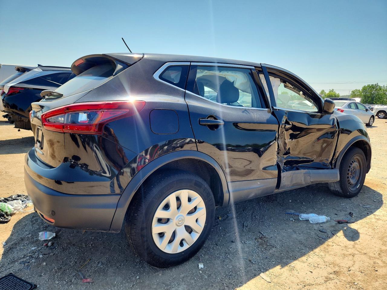 2020 Nissan Rogue Sport S - Image 3