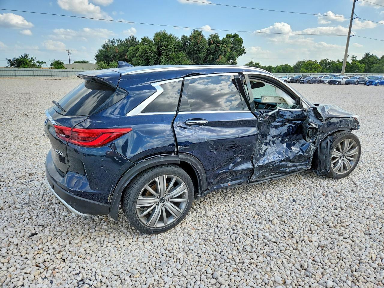 2021 Infiniti Qx50 Essential - Image 3