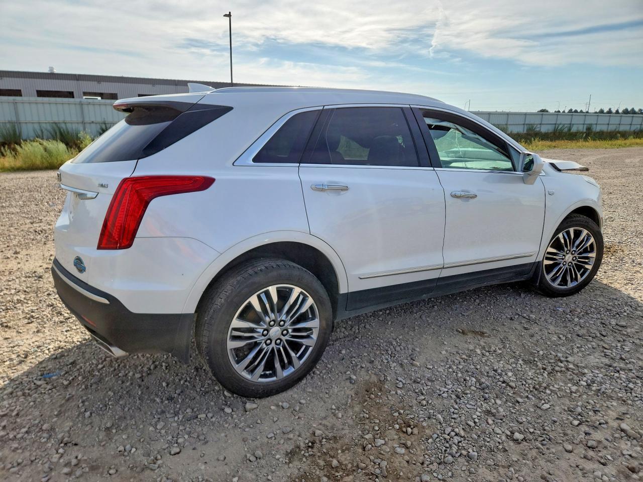 2017 Cadillac Xt5 Premium Luxury - Image 3