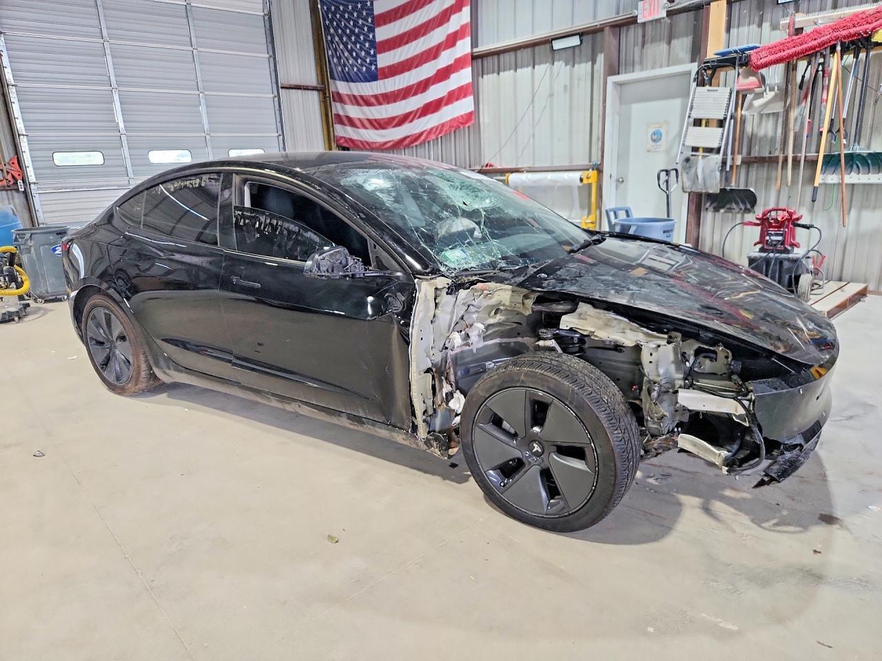 2025 Tesla Model 3 - Image 4