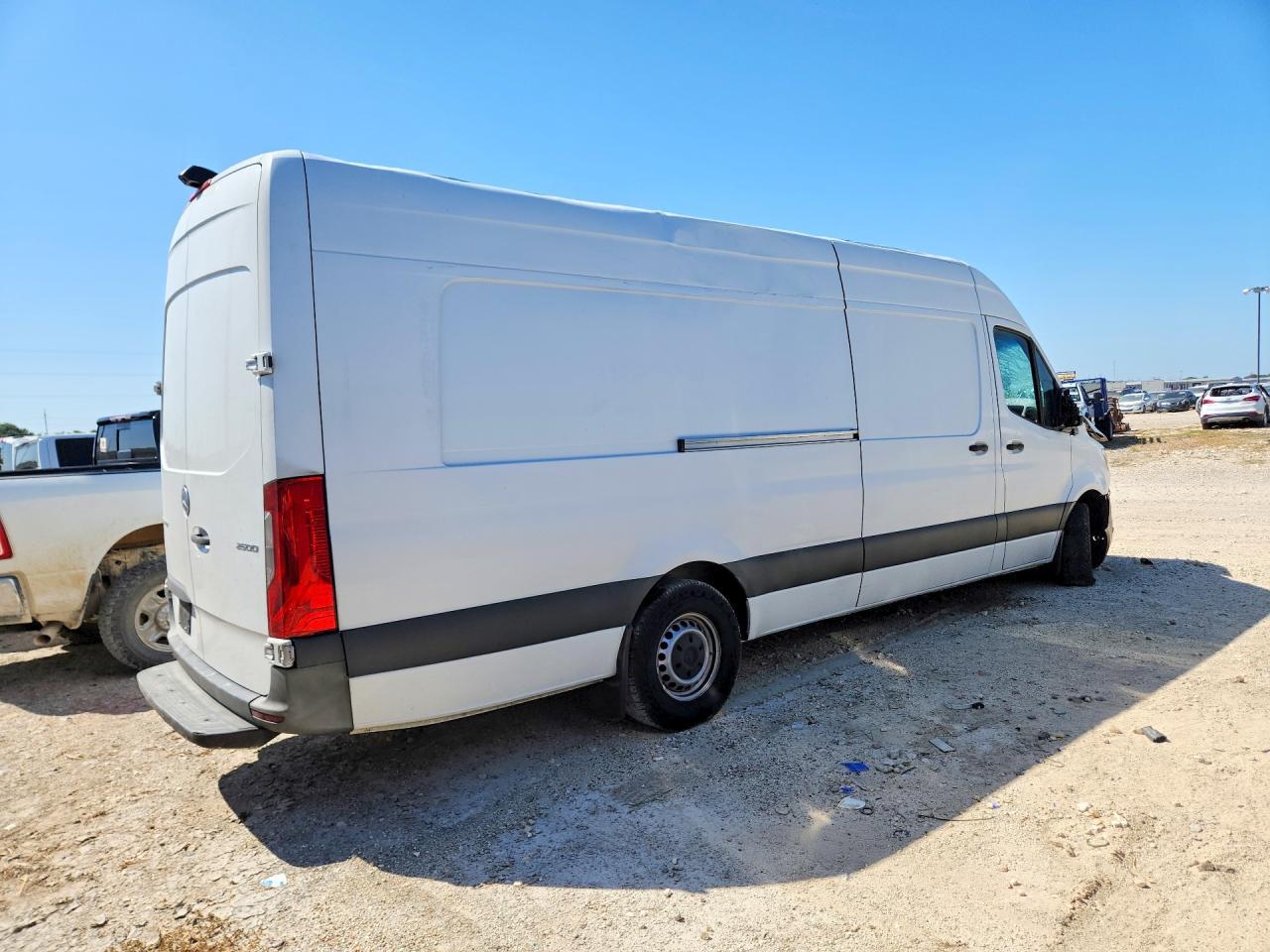 2022 Mercedes-Benz Sprinter 2500 - Фото 3