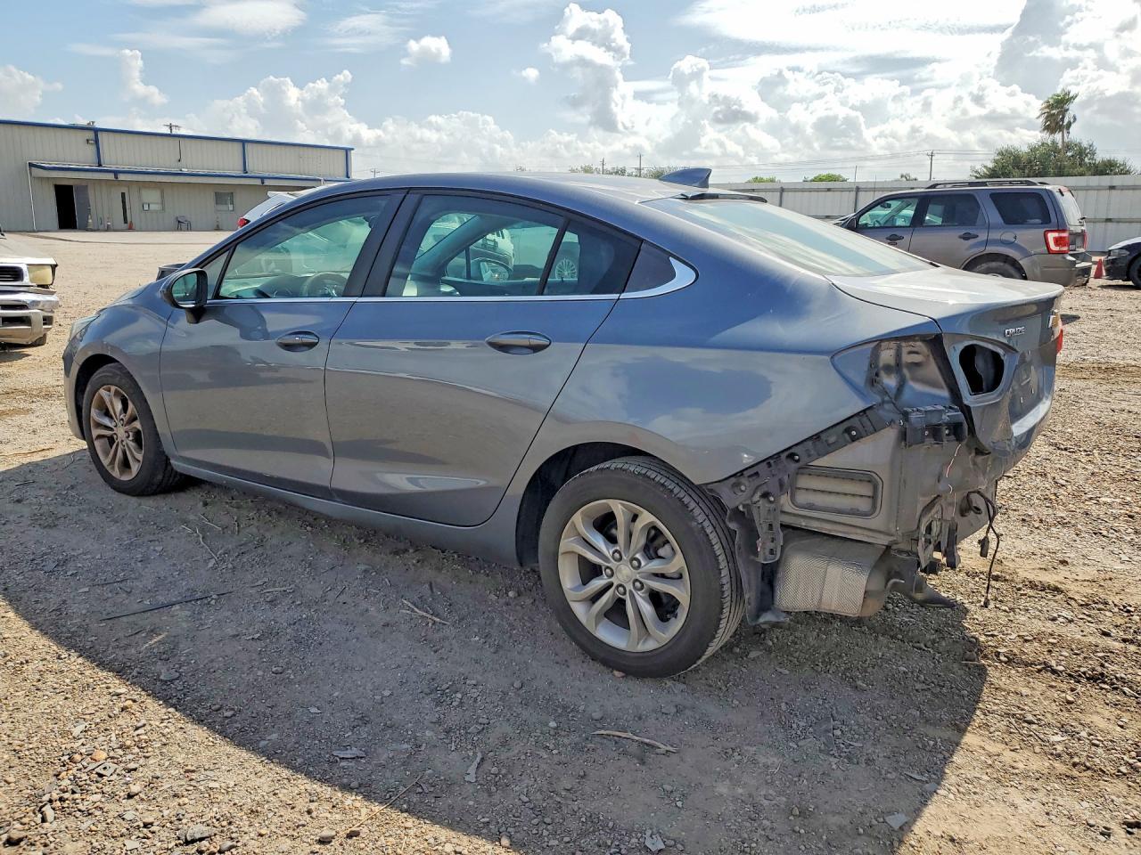 2019 Chevrolet Cruze Lt - Image 2