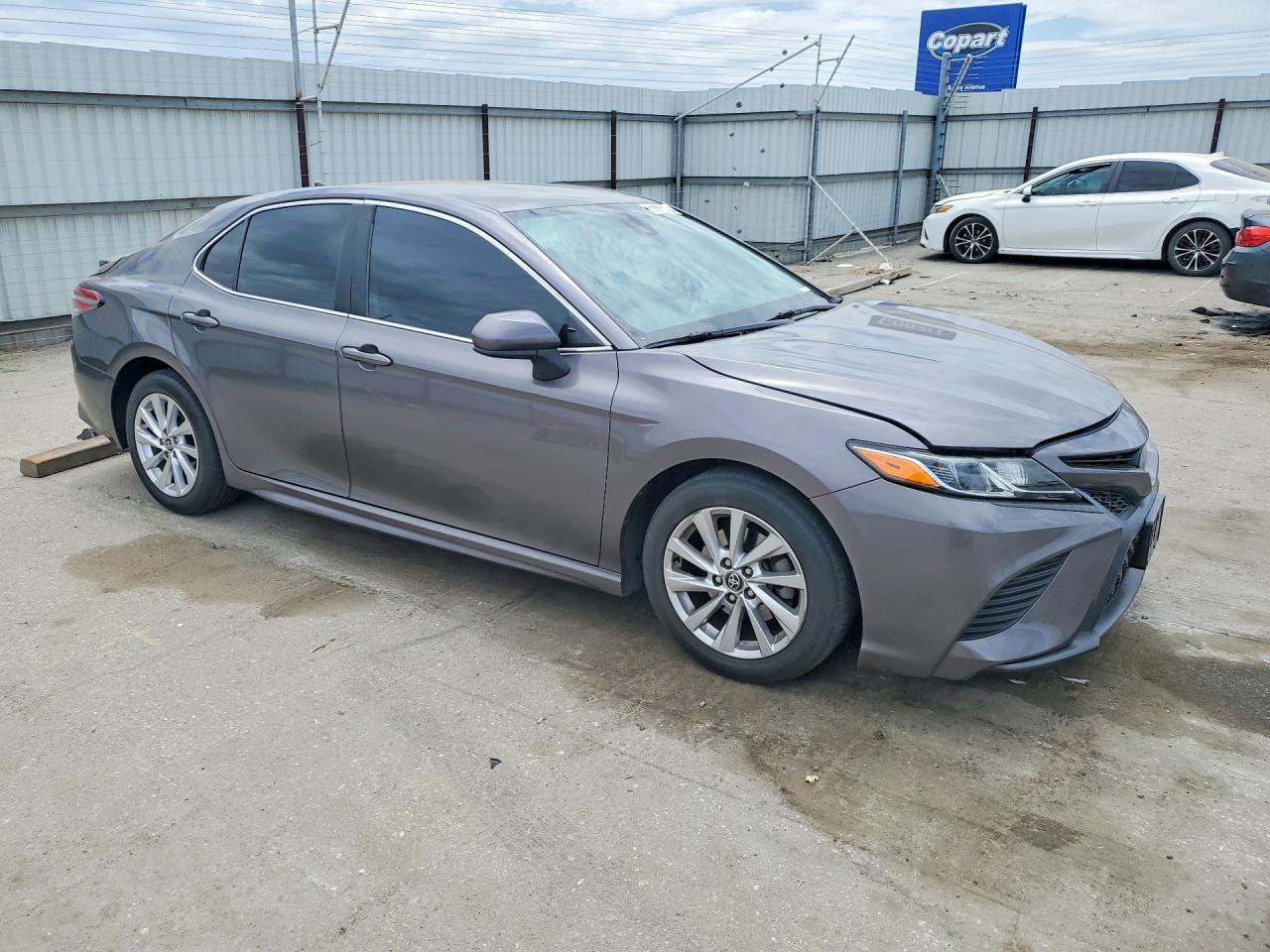 2019 Toyota Camry Se - Фото 4