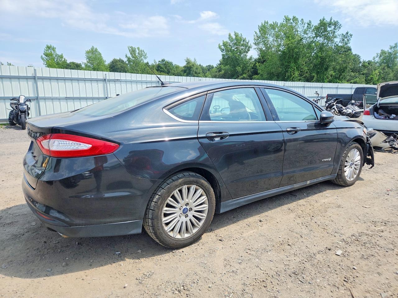 2014 Ford Fusion S Hybrid - Фото 3
