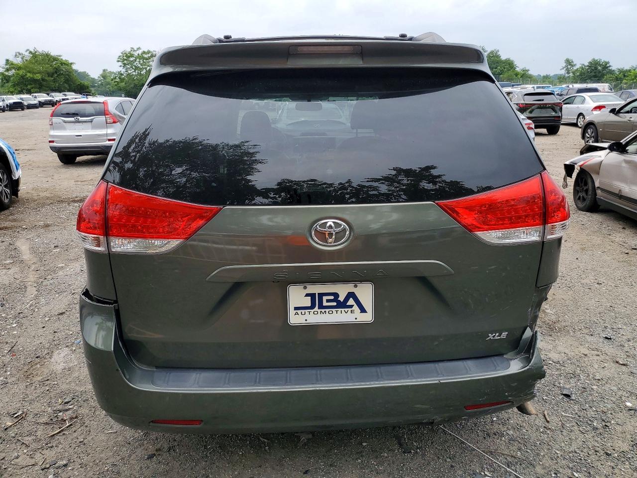 2014 Toyota Sienna Xle 8-Passenger - Фото 6